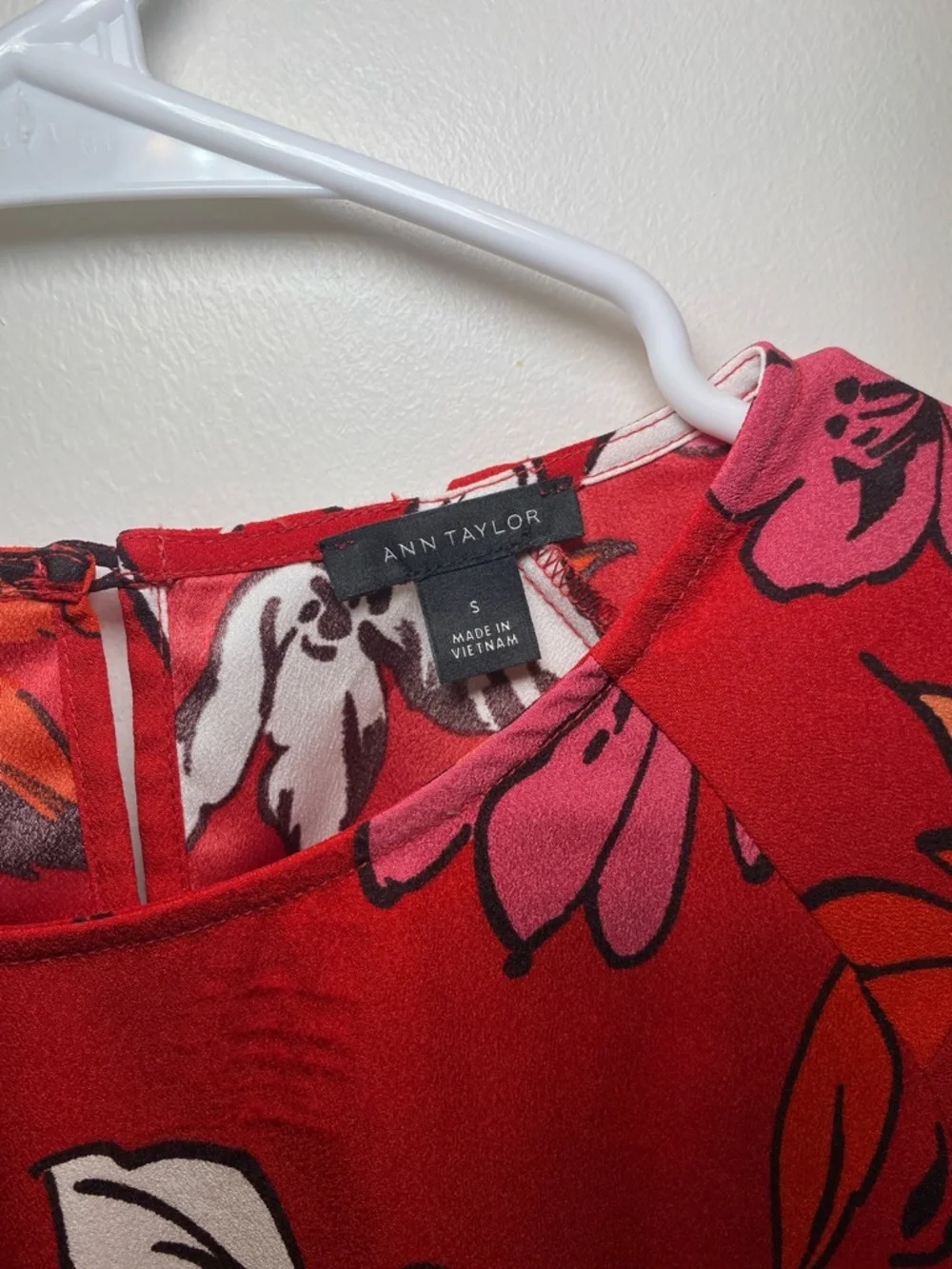 Ann Taylor Red Floral Long-Sleeve Blouse - Picture 3 of 6